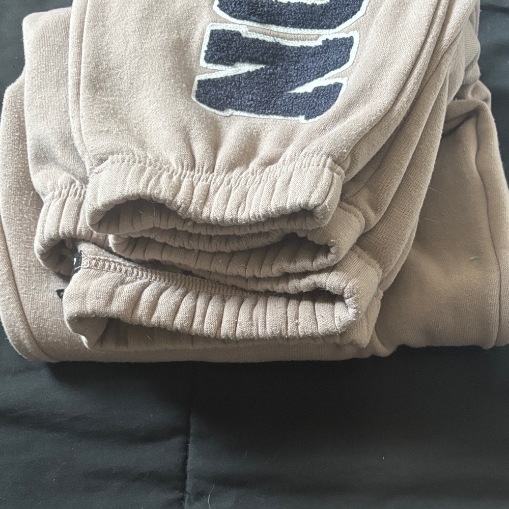 Charlotte Russe  Boston and Brooklyn Sweatpants Set - White and Tan size L - Picture 6 of 6